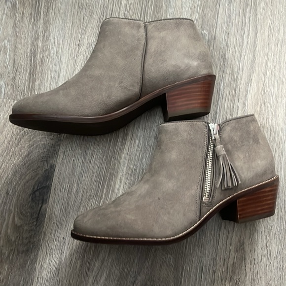 Vionic Serena Suede Ankle Boots in Gray Size 6 - Picture 6 of 13